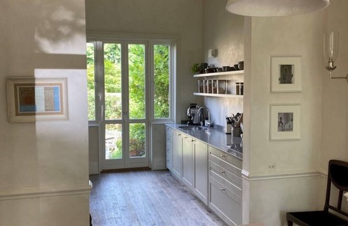 Barnes House | Beautiful three bedroom home on Barnes Green