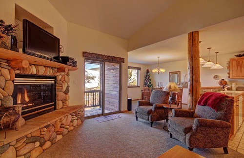 Dillon House | Beautiful Townhome, Gorgeous Views, Close to All, Hot Tub - 127
