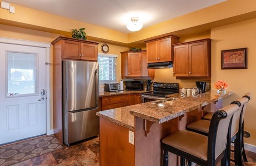 Okanagan-Similkameen House | Beautiful Townhouse on the the lake. Winter Snowbirds welcome please enquire.