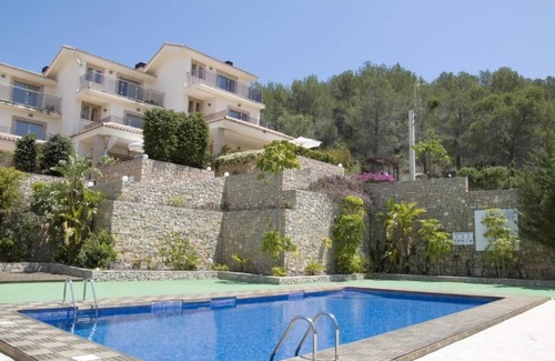 Empedrola House | Beautiful townhouse with garden, communal pool in Calpe, 4 km from the beach.