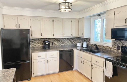 Cole Harbour House | Beautiful Upper Flat 10 Minutes From The Ocean