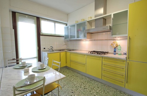 Ronchi Villa | Beautiful villa for 6 people with WIFI, TV, terrace and panoramic view, close to Forte Dei Marmi