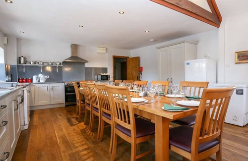 Craven Arms House | Beautiful villa for 12 people with WIFI, pool and terrace