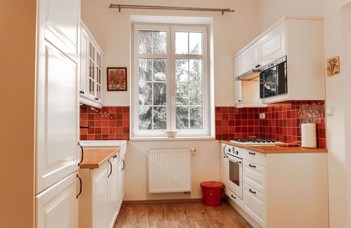 Prague 10 Villa | Beautiful villa for 8 guests with WIFI, hot tub, TV and pets allowed