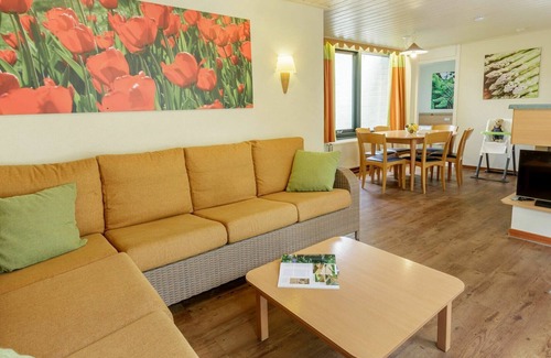 Lommel House | Beautiful villa for 8 people with pool, WIFI, TV, terrace and parking