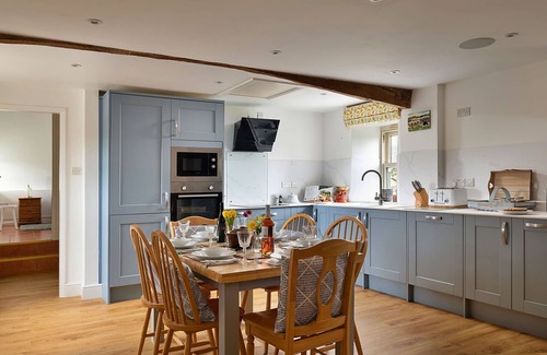 Llandrillo House | Beautiful villa for 4 people with WIFI, hot tub, TV and terrace