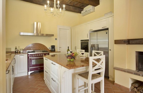 Lucca Villa | Beautiful villa with WIFI, A/C, private pool, TV, patio and panoramic view, close to Lucca
