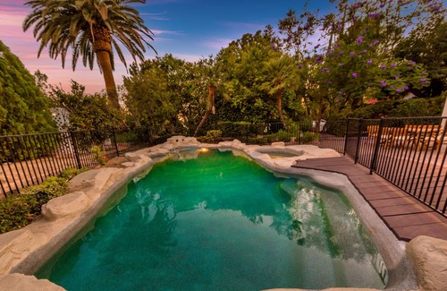 Canoga Park Villa | Beautiful villa with pool and jacuzzi