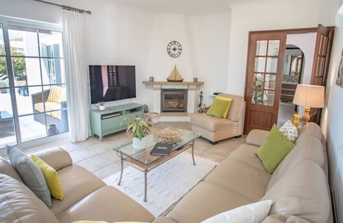 Vale de Centianes Villa | Beautiful Villa With Private Heated Pool, Gardens And 5 Minutes Walk From Beach