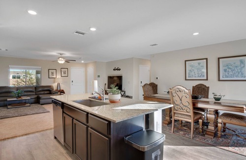 Tucson House | BEAUTIFUL Walking & Bike Trails, Mtn Views, 4-wheeler off-roading, pet friendly