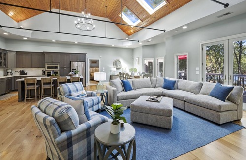 Lake Oconee House | Beautifully Decorated Spacious Home With Great Outdoor Living Area & Quiet Cove!