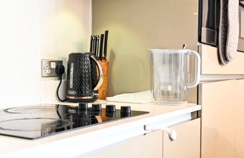 Sudbury Apartment | Beautifully furnished apartment by Wembley Stadium