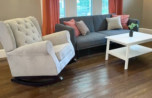 Greenwood House | Beautifully Remodeled 3bd/2ba, 15 min to Downtown!