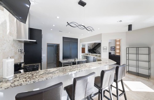 Bouvet Island House | Beautifully renovated 6 Bedroom Mansion Pet Friendly