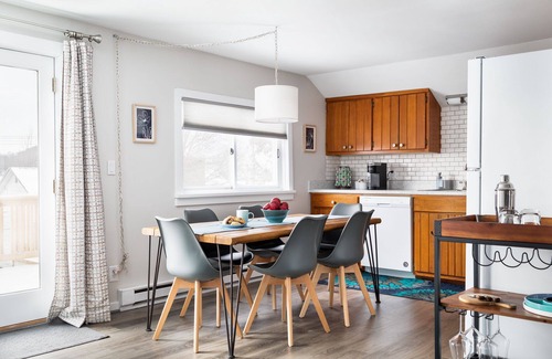 Frankfort House | Beautifully Renovated 2 bedroom, 1 bath charmer