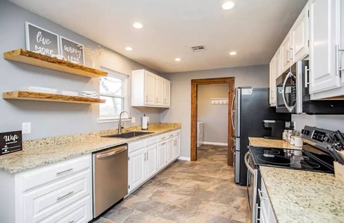 Beaver Shores House | Beaver Lake Getaway-15 min from downtown Rogers with HOT TUB!