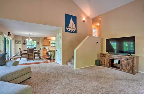 Lost Bridge Village House | Beaver Lake Retreat w/Deck & Private Hot Tub