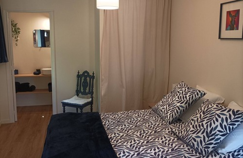 Chateauneuf-du-Rhone Bed & Breakfast | Bed and breakfast with independent entrance in a medieval center