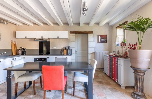 Tavant Bed & Breakfast | Bed and Breakfast 'Destination Paisibleue' with Shared Terrace, Shared Garden and Wi-Fi