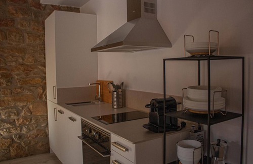Balaguer Apartment | Bed and Breakfast 'Habitació' with Shared Terrace, Wi-Fi and Air Conditioning
