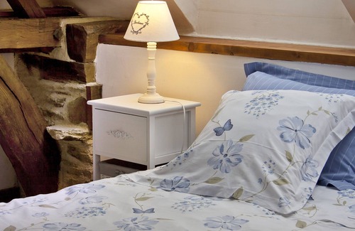 Benayes House | Bed and Breakfast in a quiet 3 ha property with garden, swimming pool and ponds