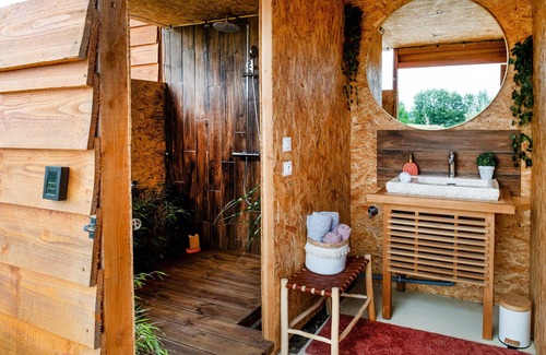 Senac Bed & Breakfast | Bed and Breakfast 'Magnifique Lodge Pour Amoureux' with Private Terrace and Private Garden