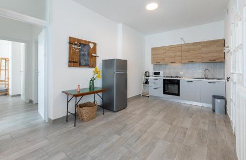Castelnuovo del Garda Apartment | Bed gold