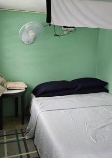 South Side Apartment | Bed & Shower Stop