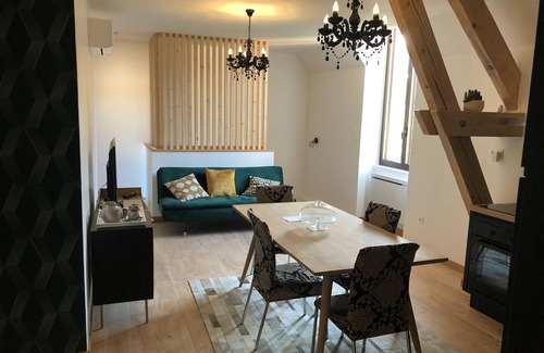 Saint-Clair-de-la-Tour Bed & Breakfast | Bedroom with bathroom - Chateau du Mouillat