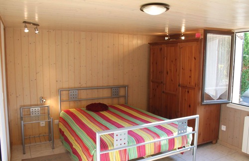 Chauffailles Bed & Breakfast | Bedroom with ensuite bathroom, South Burgundy