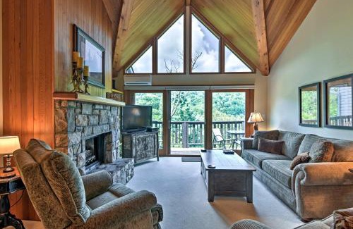Beech Mountain Apartment | Beech Mountain Condo with Balcony, Walk to Resort!