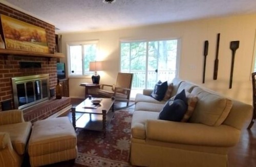 High Point House | Beechwood: Kayak, Cozy home with Huge Dock, foosball, firepit, wifi