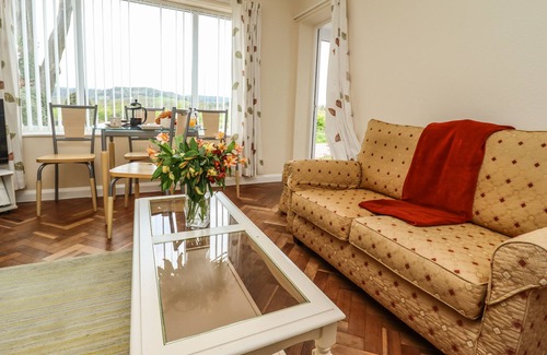 Scarborough House | BEECHWOOD VIEW, pet friendly, with a garden in Scarborough