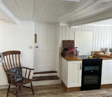 Beccles House | Beehive Cottage