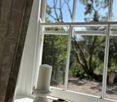 Beccles House | Beehive Cottage