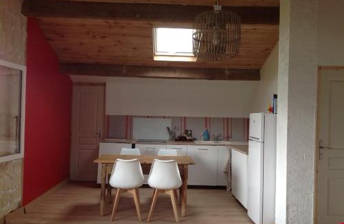Domezain-Berraute Apartment | Bel appartement T3 dans maison basque avec vue sur montagne
