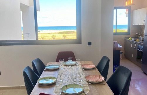 Hjar Ennhal Apartment | Bel Appartement Moderne , Vue Océan Front de Mer, Plage, Nature, Détente