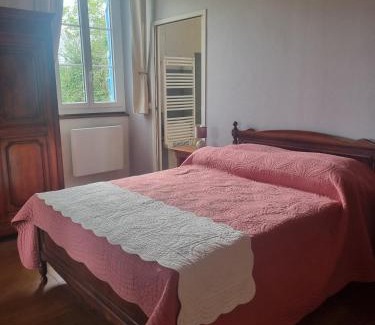 Moncayolle-Larrory-Mendibieu Apartment | Bel appartement avec jardin entre mer et montagne