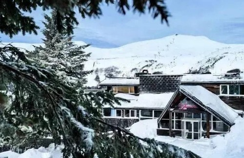 Bouvet Island Apartment | Belambra Clubs Superbesse - Le Chambourguet - Half-board - Accommodation Classic 1 Bedroom 2 Adults and 1 Child Corner Night Balcony
