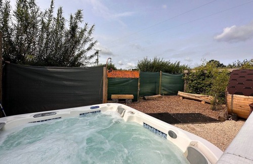 Chackmore Apartment | Bell Tent + Hot Tub/Sauna