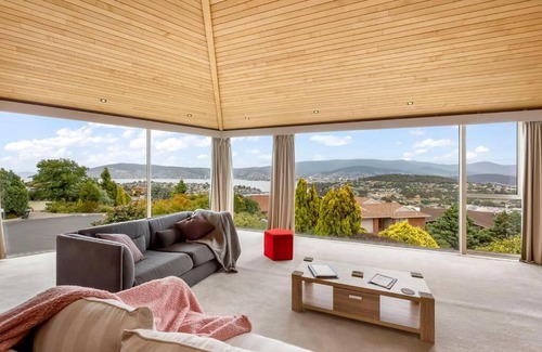 Bellerive House | BELLA VISTA Large Family Home Views Forever