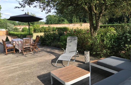 Ardentes House | Belle Dépendance du Château le Parc avec sa piscine