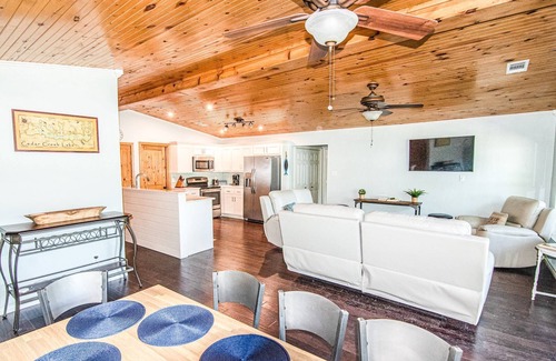 Carolyn Estates House | Belle Maison du Lac! Lakefront Retreat with Boathouse & Firepit - Perfect for Family & Friends!