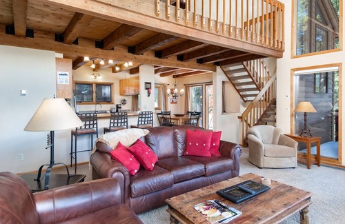 Warrior's Mark West House | Belle Vue Estate: Mountain Views and Private Hot Tub