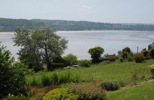 Saint-Michel-en-Greve Apartment | Belle vue sur mer