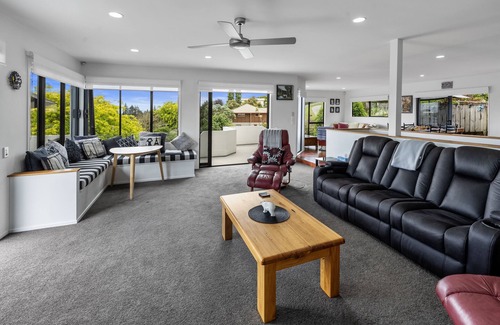 Tauranga House | Bellevue Paradise - Tauranga Holiday Home