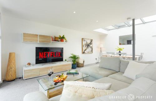 Portswood House | Belmont Retreat by Grandeur Property
