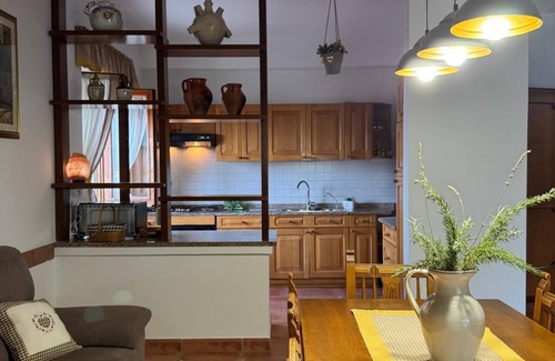 Monte San Giovanni Campano Villa | Benesié- Elegant villa with pergola castle view