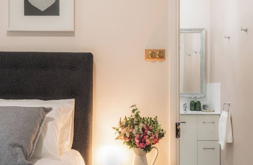 Queenscliff Hotel | Benambra Queenscliff - Rosebud room