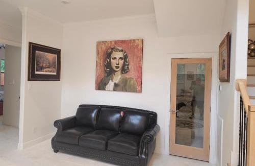 Grogan's Mill Villa | Benji's Place